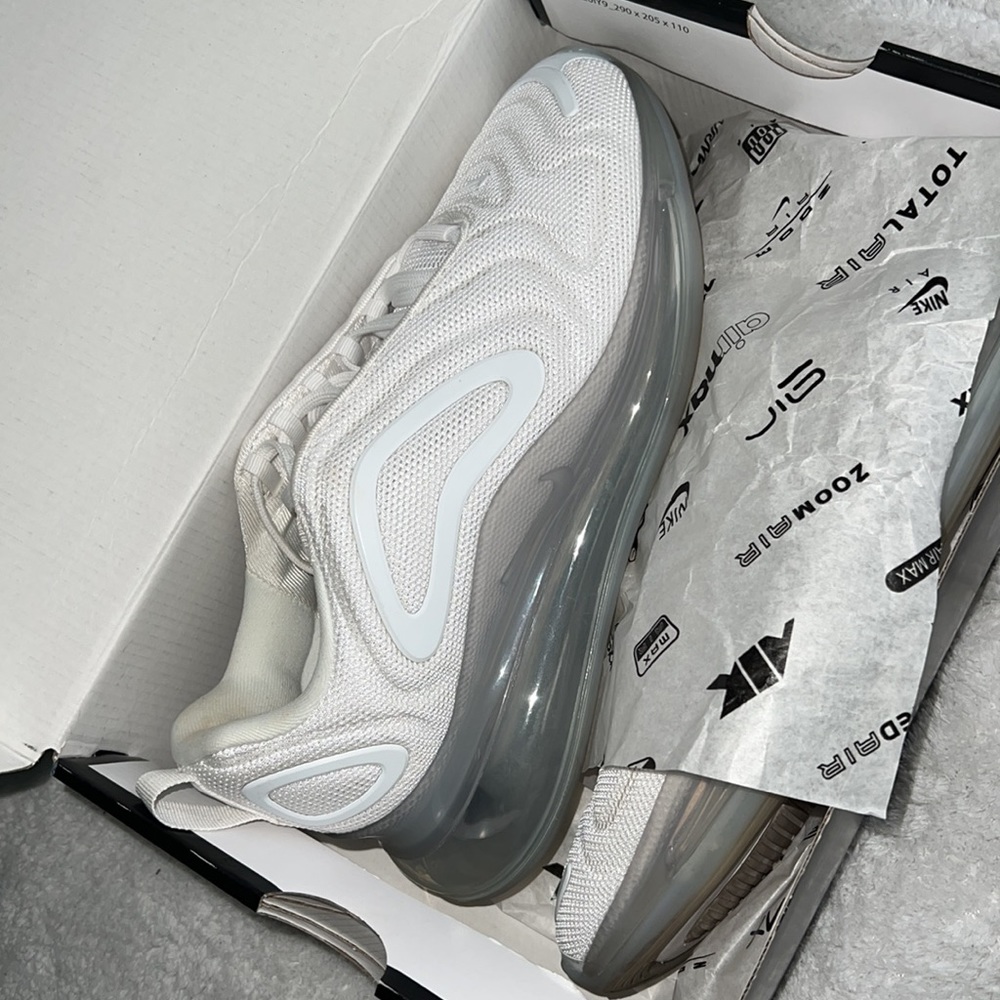 NIKE AIR MAX 720